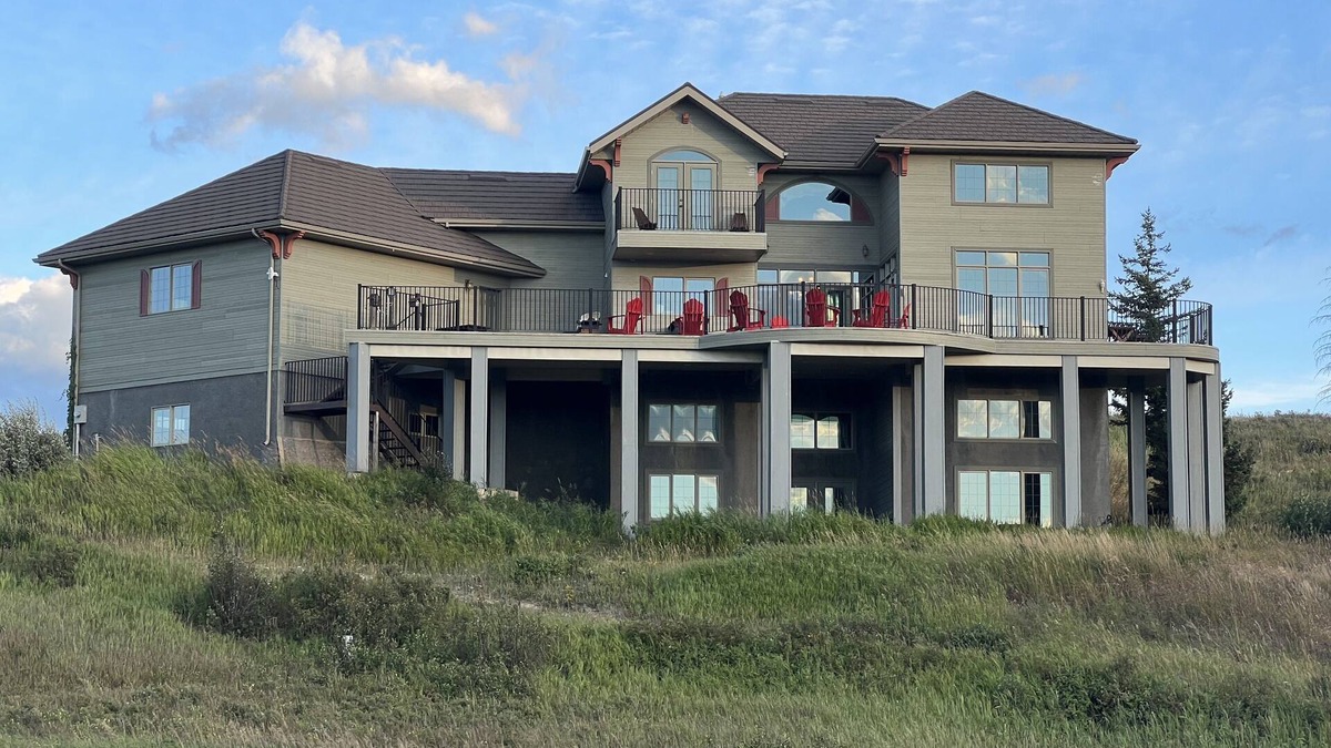 Cardston County Cabin | Huge Waterton River Lodge (Residence on a beautiful 3 acres backing the river)