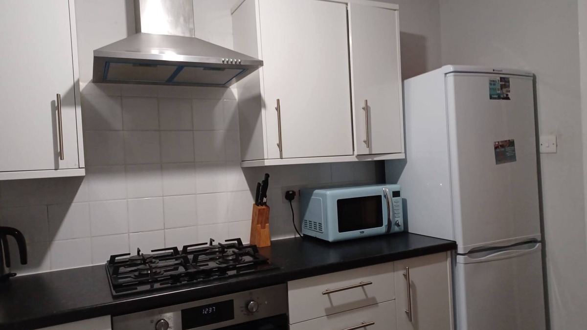 Luton House | Huku Kwetu - Fieldfare Green
