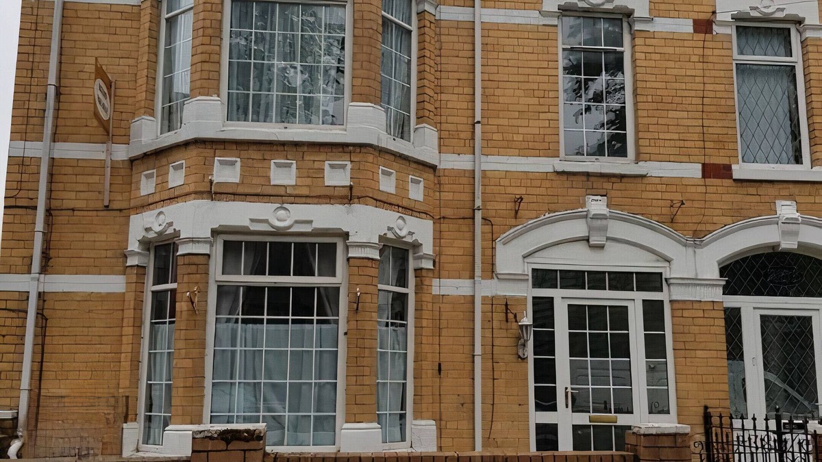 Hull House | Hull Contractor Lodge-Sleeps 10, Free Parking, Near Stadium