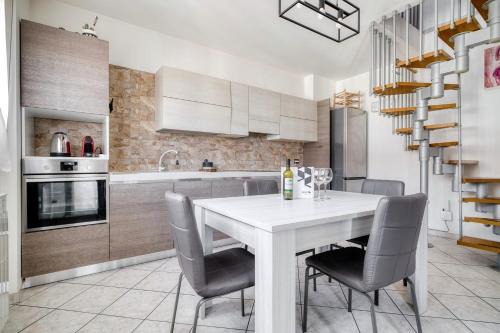 Rozzano Apartment | Humanitas & Forum - Beautiful Modern Apartment