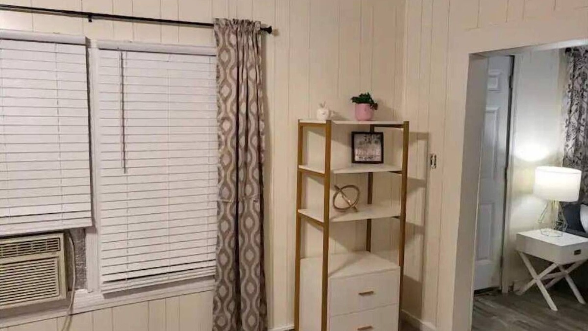 Brackettville House | Humble cottage