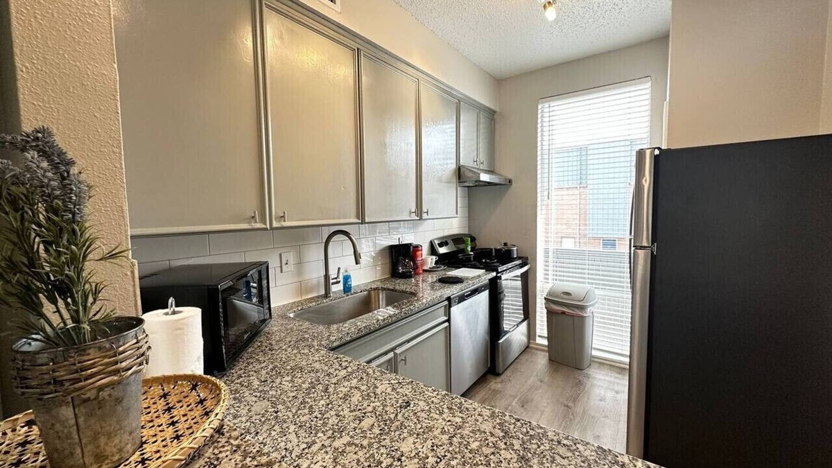 Nassau Bay Apartment | Humble Houston Getaway w/ Prime Bay Area Location