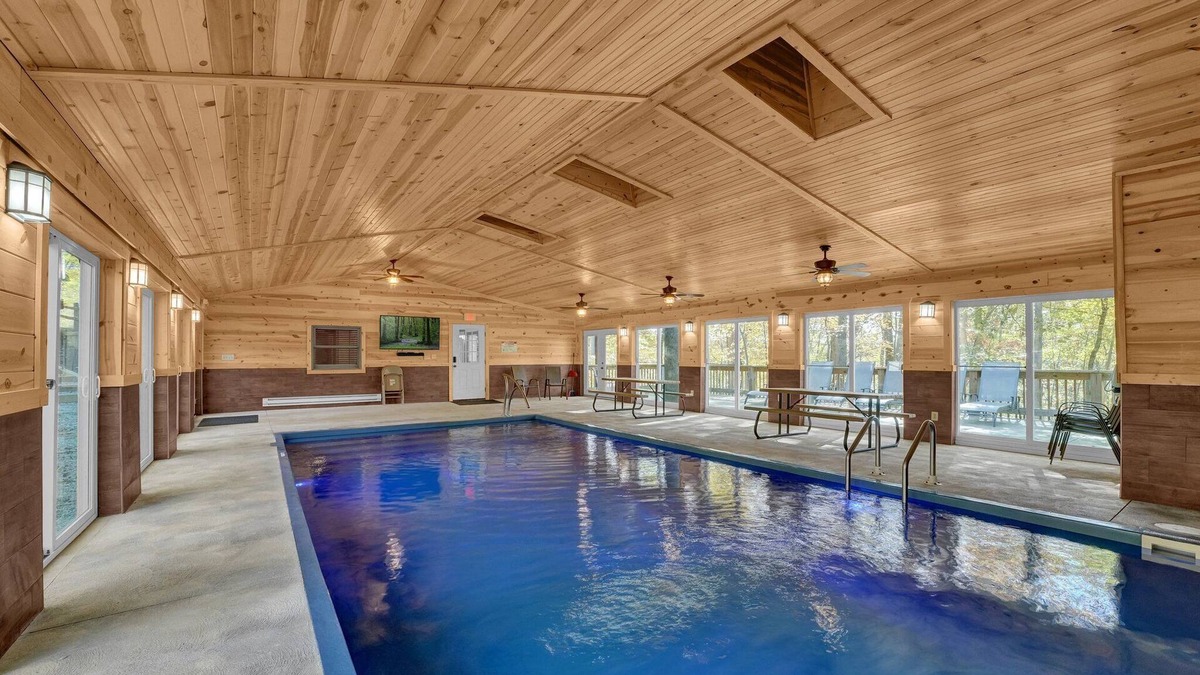 Rockbridge Cabin | Hummingbird Cabin with Indoor Saltwater Pool