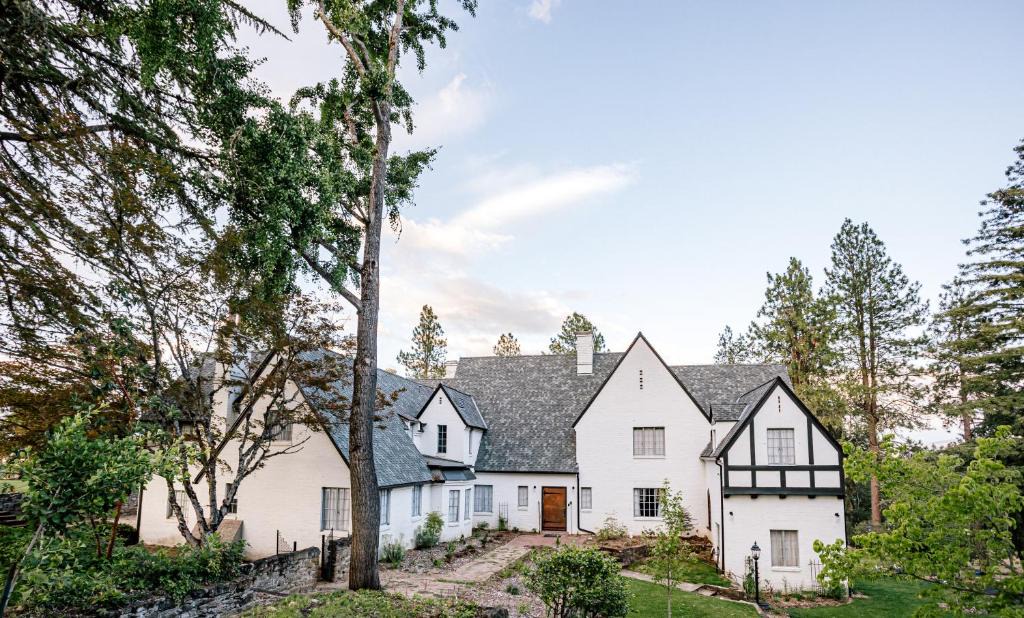Medford Bed & Breakfast | Hummingbird Estate