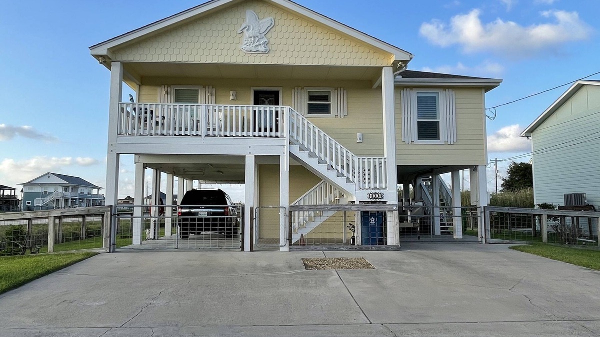 Rockport House | Hummingbird Festival! Intercoastal water view! Pets OK! Free WIFI!