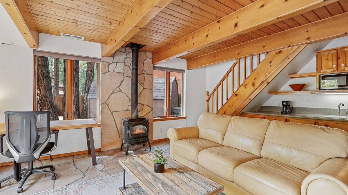 Flagstaff House | Hummingbird Haven | Pet-Friendly Casita | Cozy Gas Fireplace | Close to Downtown