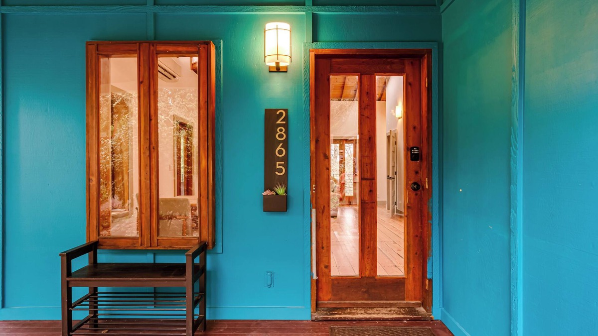 Fairmont House | Hummingbird House! Cozy 2-bedroom rustic house near the University of Oregon!