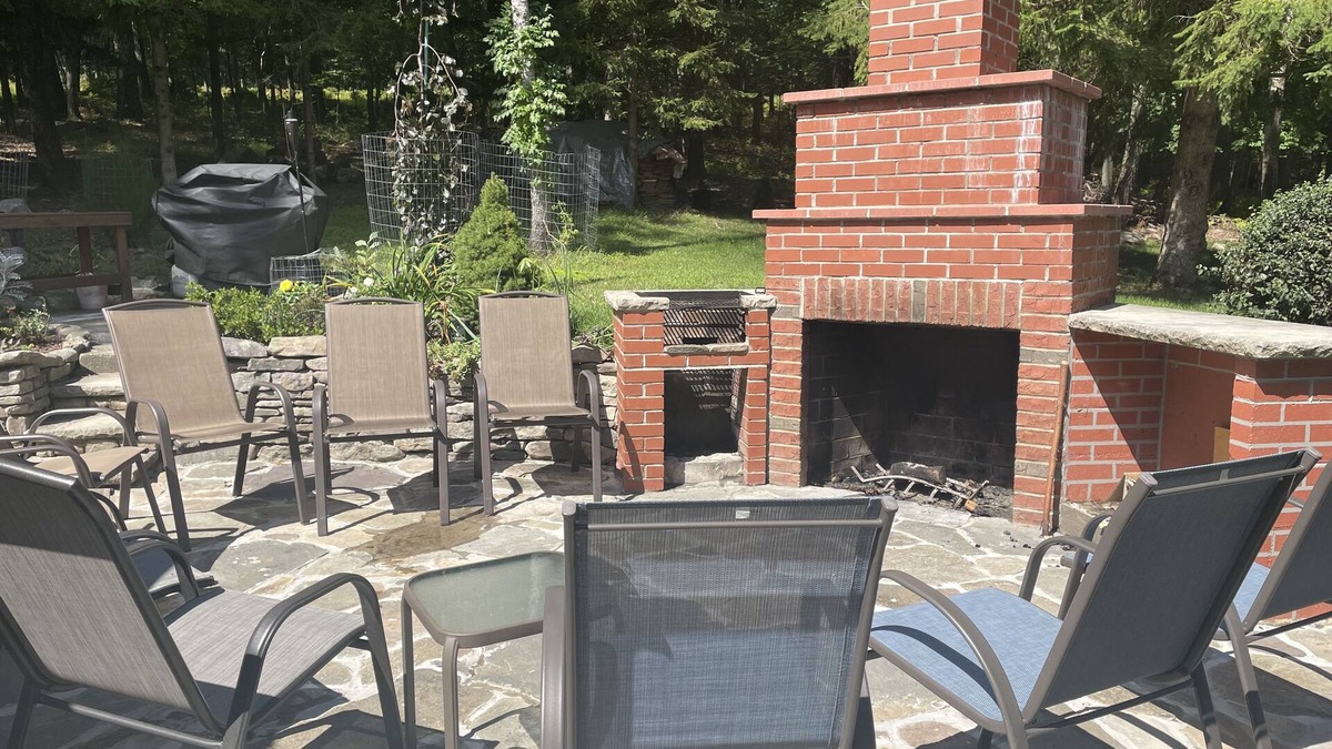 Stroudsburg House | Hummingbird Paradise in Pocono, hot tub,sauna,close to vineyards and ski resort