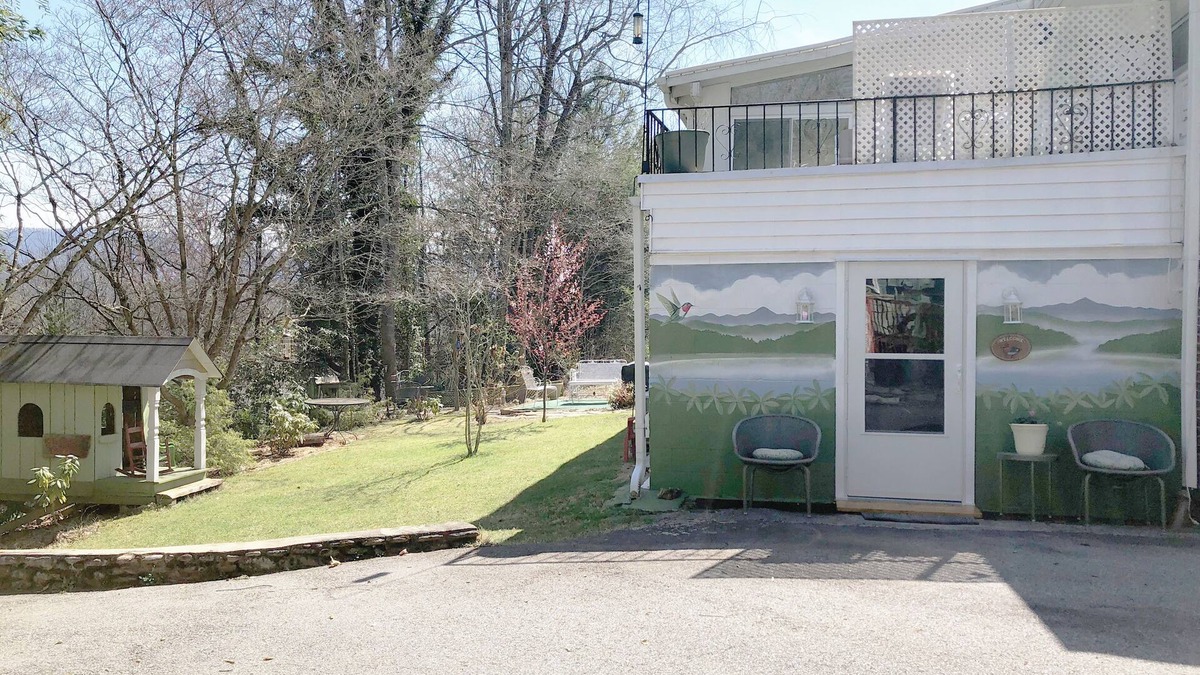 Lake Junaluska Apartment | Hummingbird Suite at Lake Junaluska.