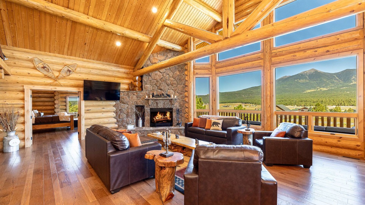 Fort Valley House | Humphreys Peak View Luxury Log Cabin