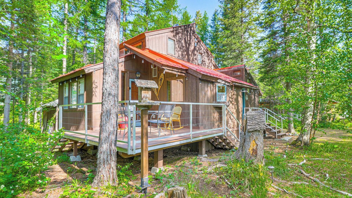 Whitefish Cottage | Hungry Horse Cabin w/Gas Grill, Near Glacier!