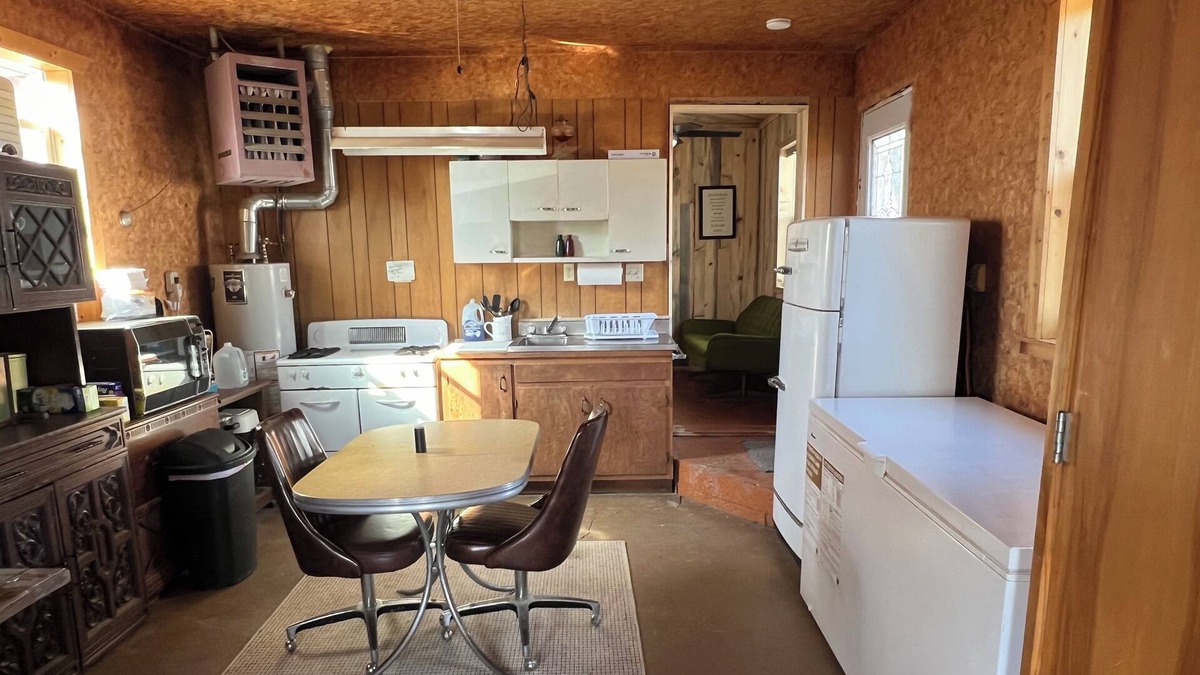 Mahto Cabin | Hunter's Paradise 2-bedroom cabin in McLaughlin