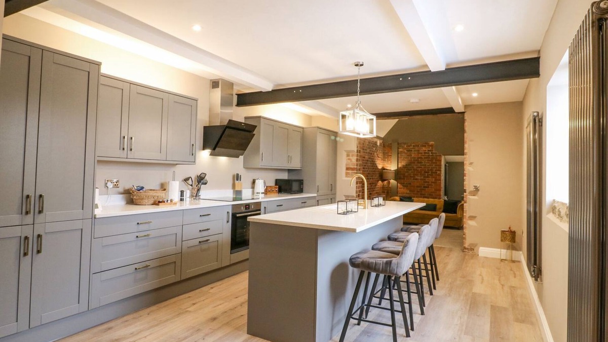 Milford Cottage | Hunters Lodge at Wildersley Farm