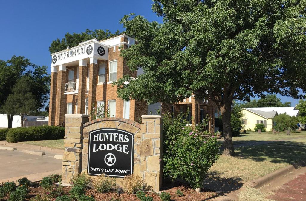 Chalk Hotel | Hunters Lodge Motel