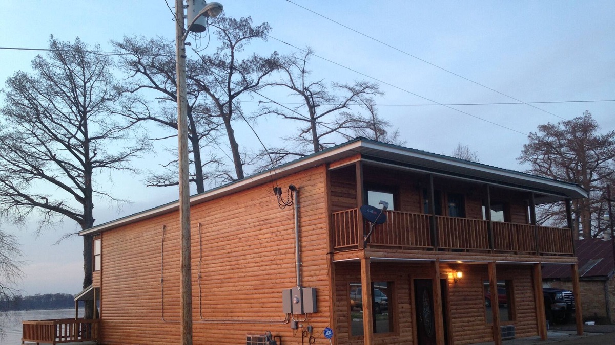 Samburg House | Hunting And Fishing Lodge