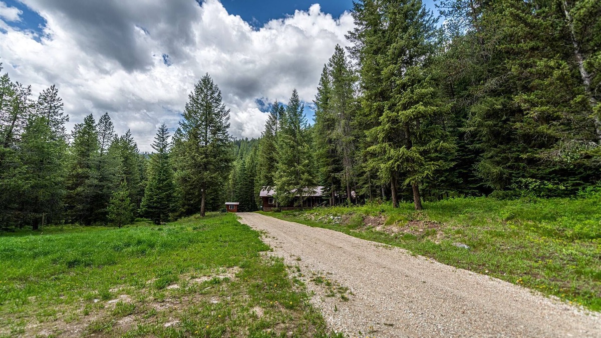 De Borgia Cabin | Huntsman’s Hideout- Deborgia, Montana 15 mins from Look Out Ski Resort