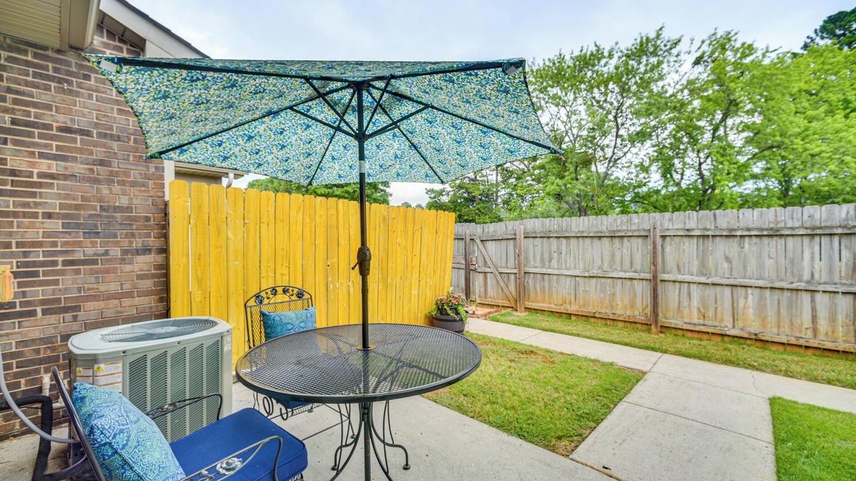 Huntsville Condo | Huntsville Condo w/Patio Near Redstone Arsenal!