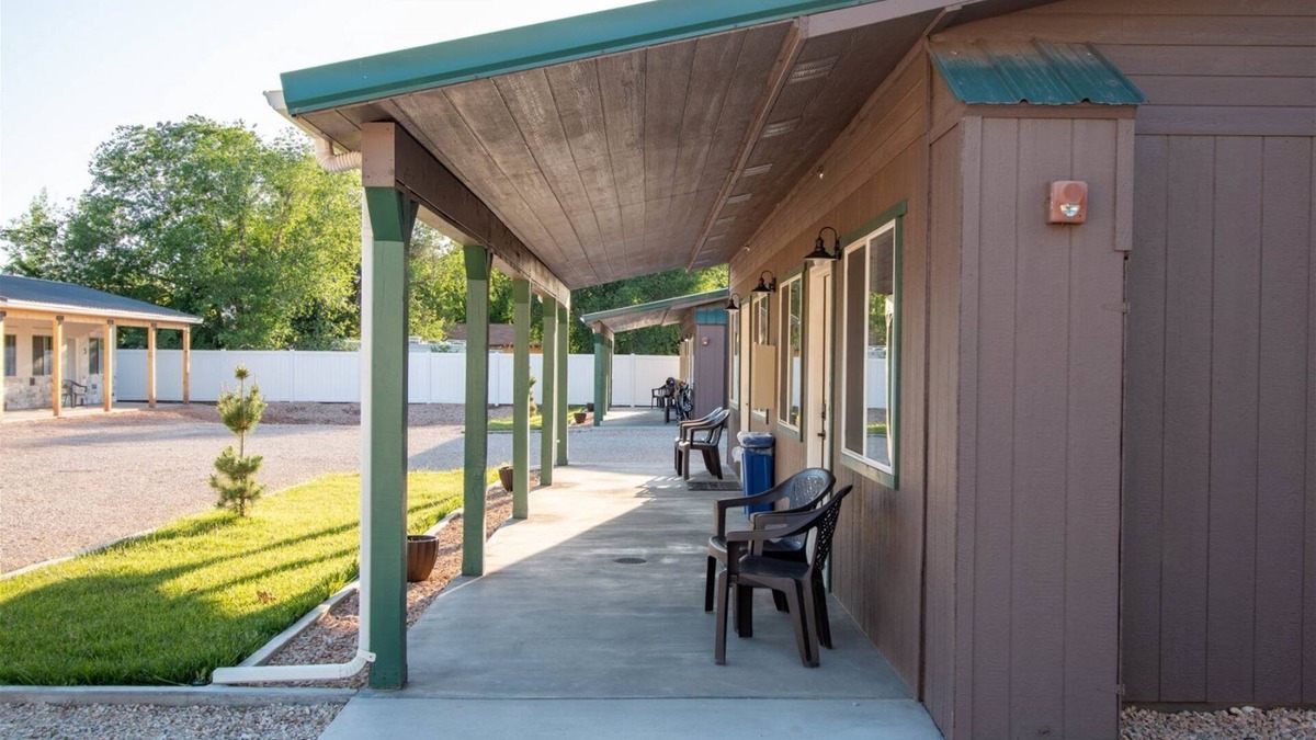 Hurricane Hotel | Hurricane Hideaway Lodging