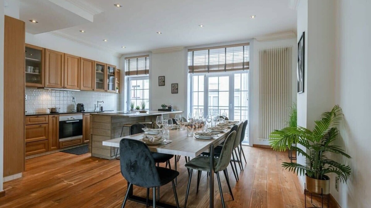 Blankenberge House | Huswell - Beautiful and spacious vacation home with parking