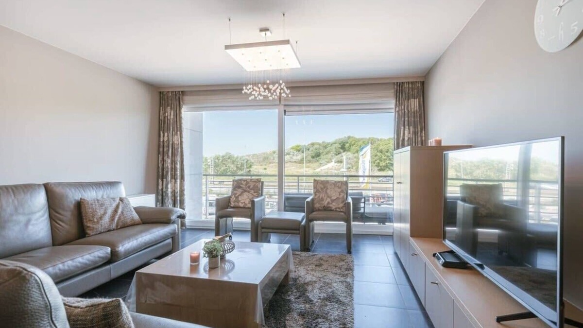 Bredene Apartment | Huswell - Bright seaside apartment with parking