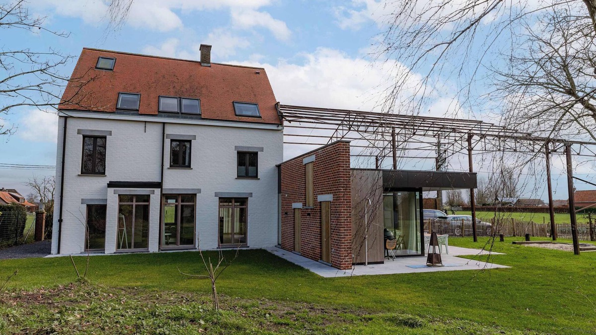 Ledegem House | Huswell - Charming Vacation Home with Lush Garden