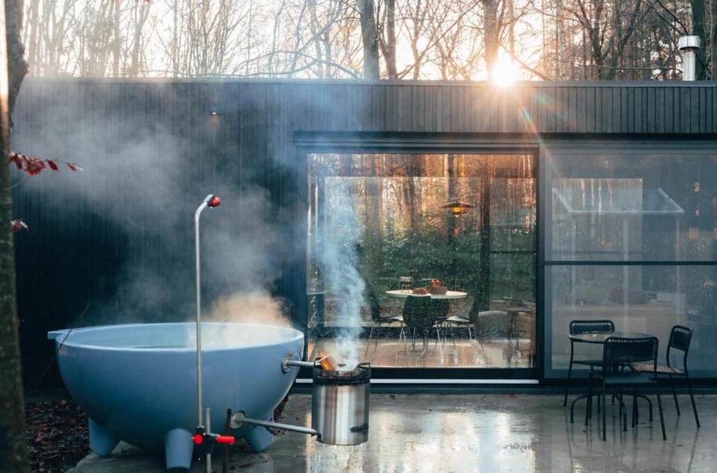 Stekene House | Huswell - Cozy Forest Cabinet with Private Hot Tub