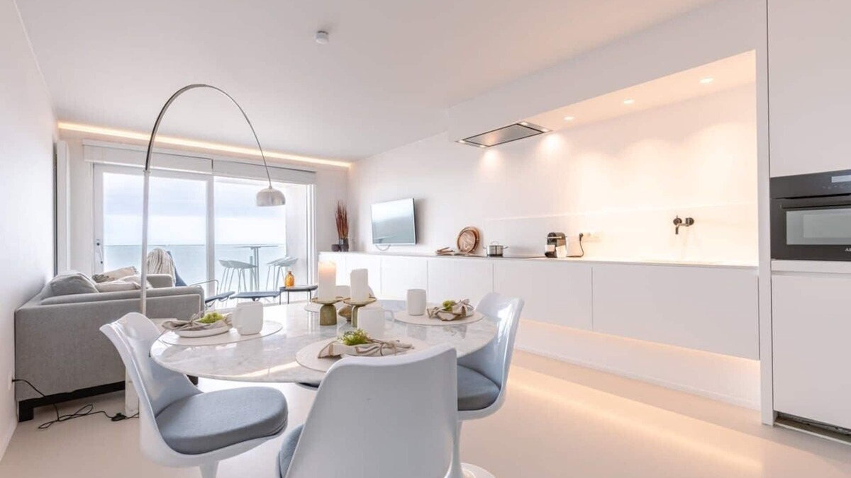 Het Zoute Apartment | Huswell - Cozy modern studio with magnificent sea-view