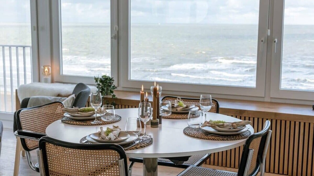 Ostend City Centre Apartment | Huswell - Seaview apartment with private garage