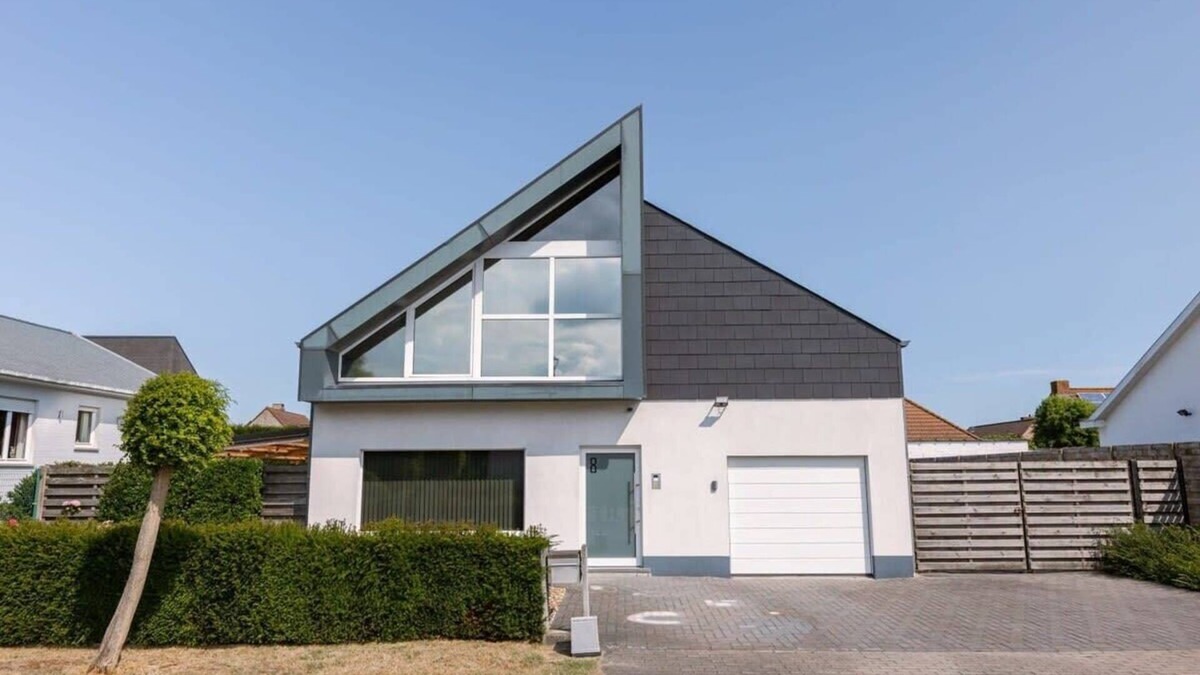Blankenberge House | Huswell - Spacious house with garden and parking