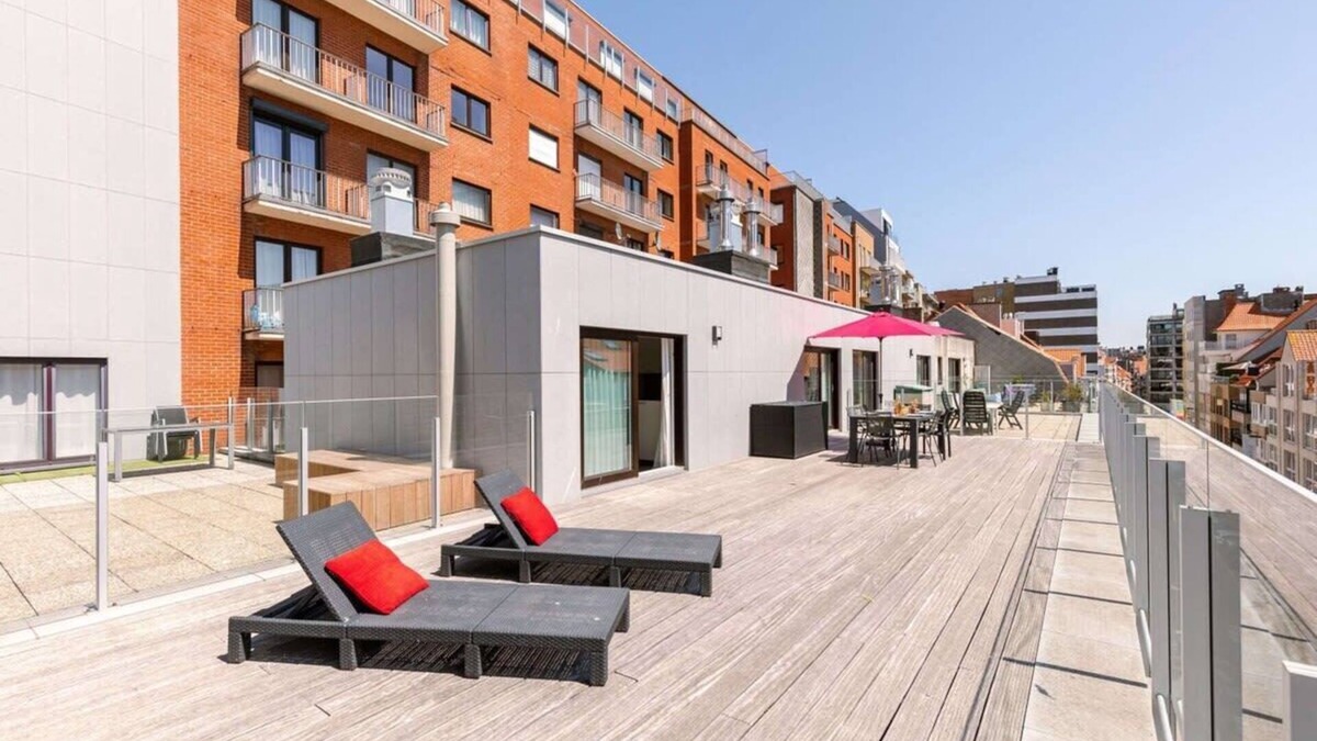 Heist Apartment | Huswell - Spacious Sunny Apartment w/Huge Terrace
