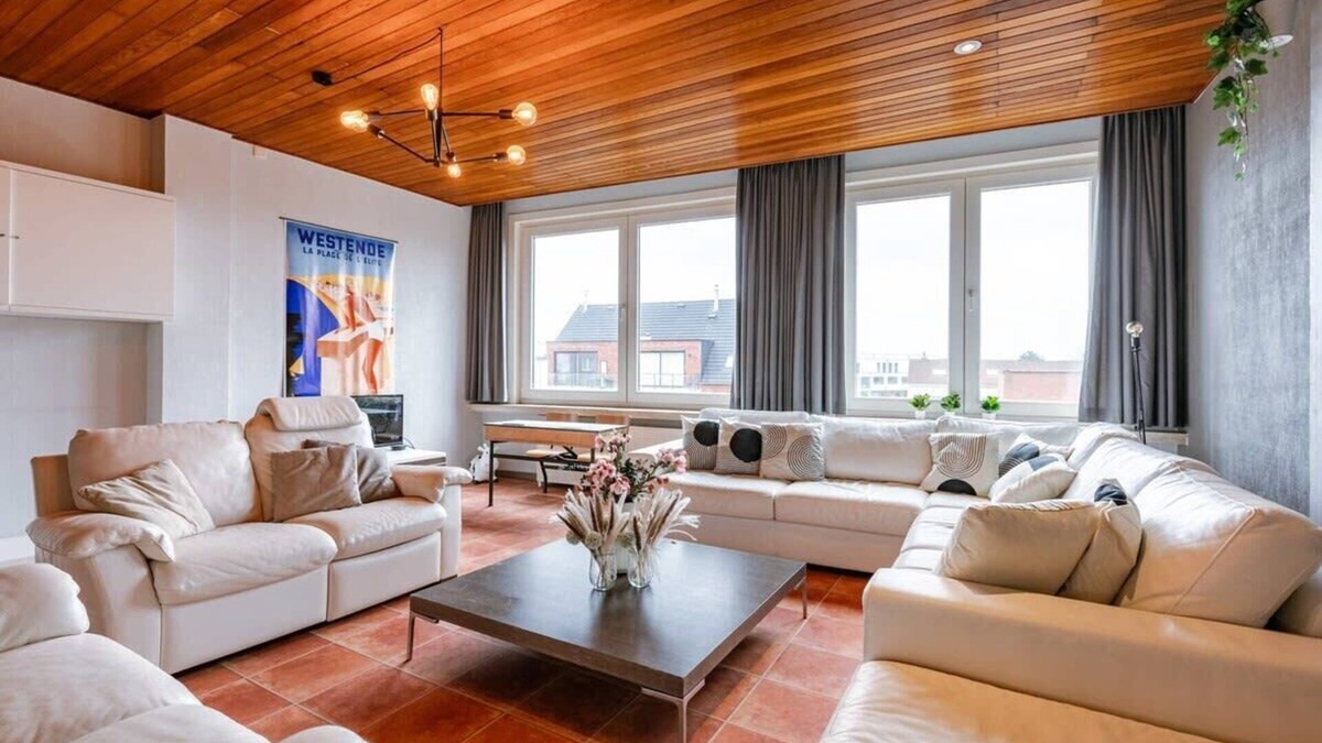 Westende House | Huswell - Spacious Vacation Home for 12 Guests in Westende