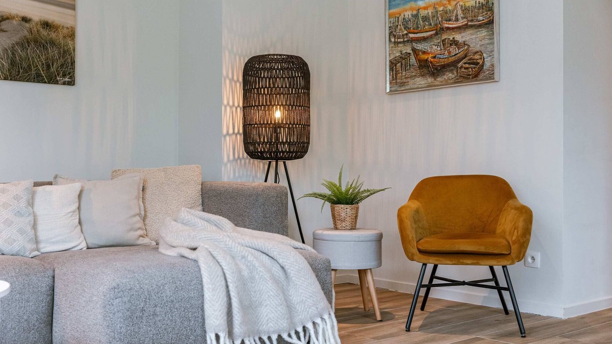 Westende Apartment | Huswell - Wide top-floor apt with private parking