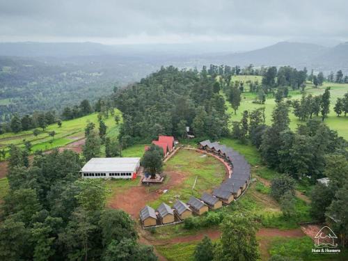 Ahwa Hotel | Huts And Hunters Resort Saputara