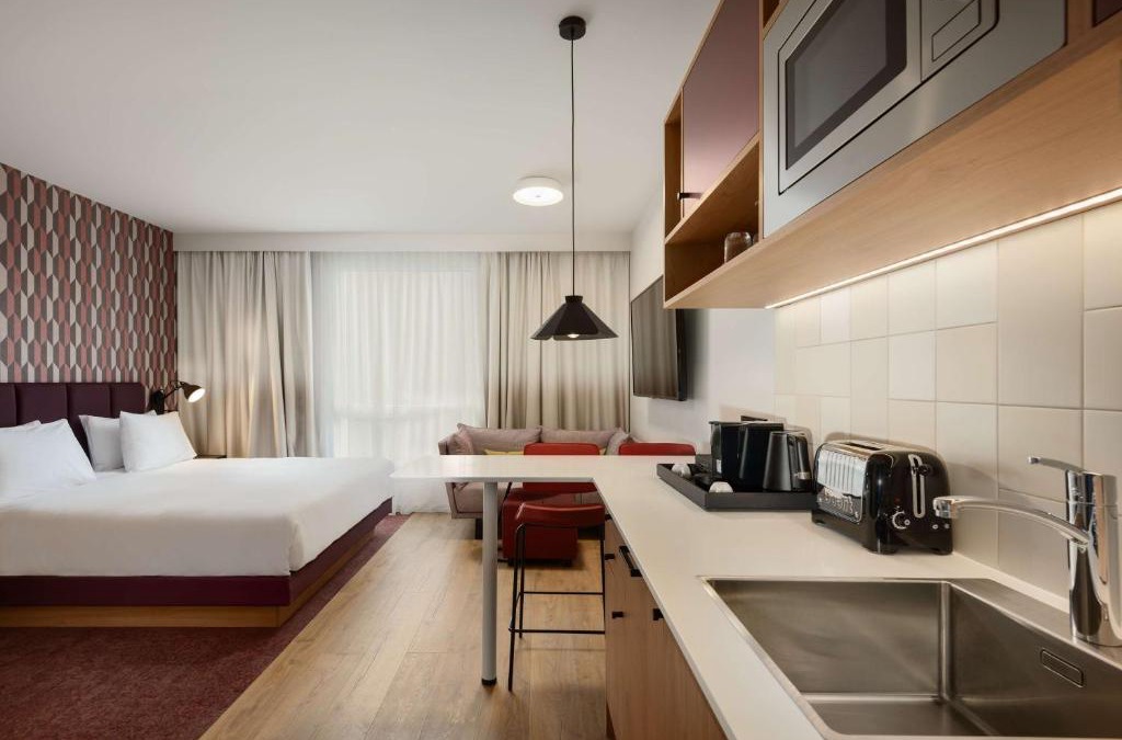 Roissy-en-France Hotel | Hyatt House Paris Charles de Gaulle Airport
