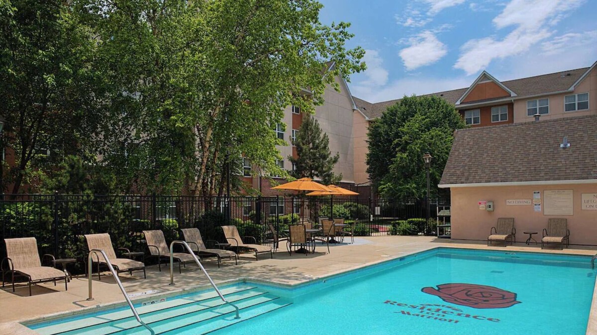 Rosemont Hotel | Hyatt House Schaumburg Suite, 1-Bedroom Kitchen, Free Airport Shuttle