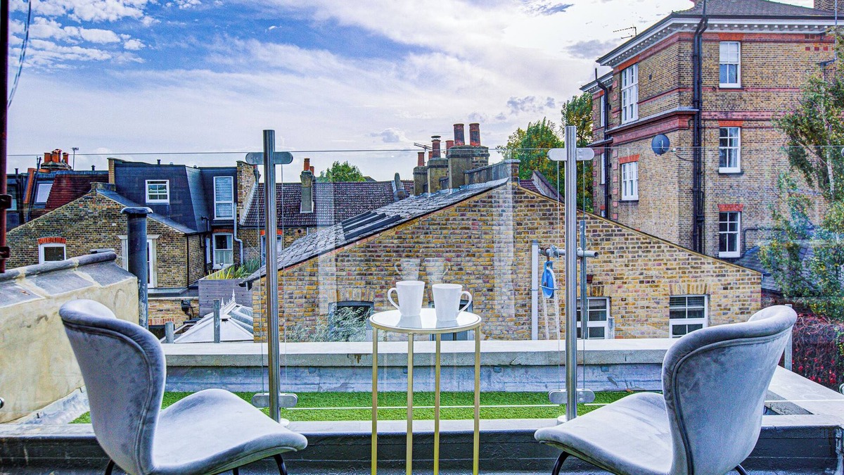 Figge's Marsh Apartment | Hybrid Resi - Mitcham | 2 Bed Apartment