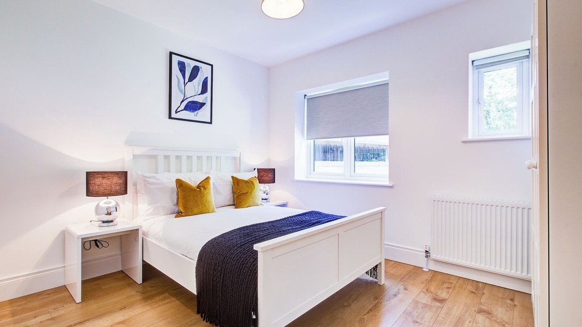 Coombe Vale Apartment | Hybrid Resi - New Malden |3 Bed Apartment