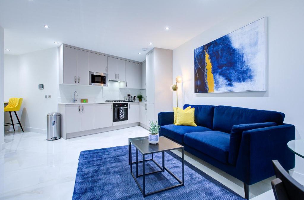 Uxbridge North Apartment | Hybrid Resi - Uxbridge with onsite car parking, near London Heathrow Airport