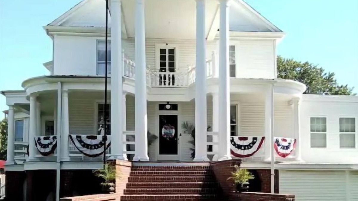 Mathews House | Hyco House Manor-Private and Stately Entire House
