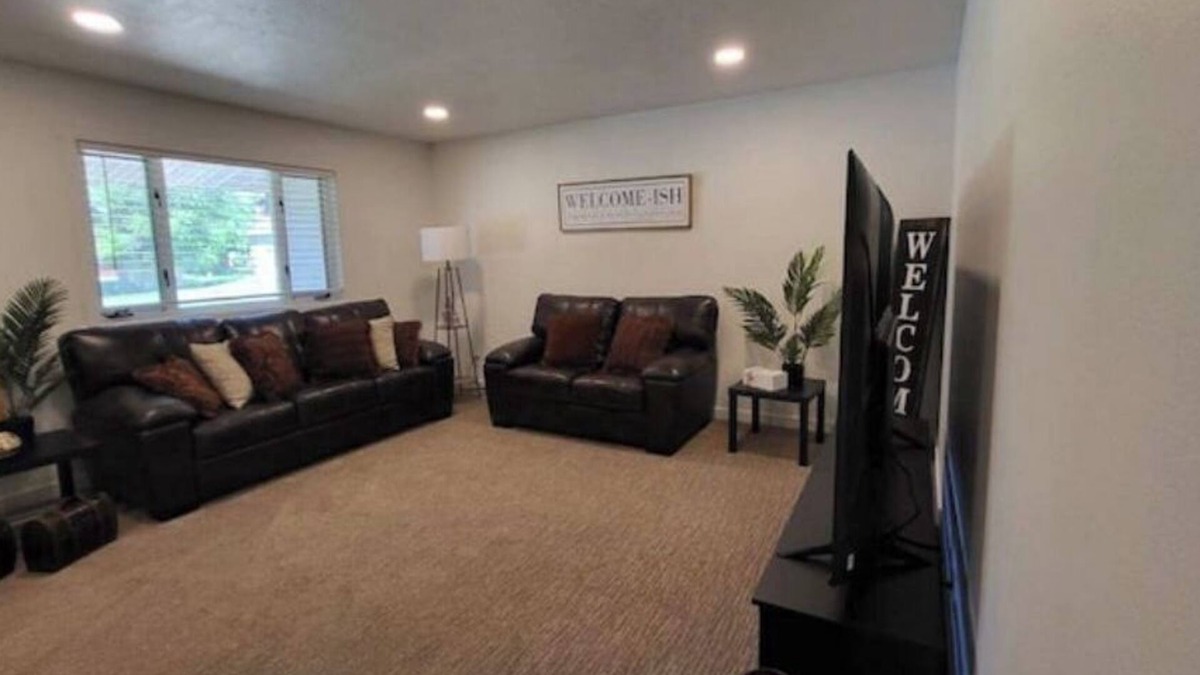 Hyde Park House | Hyde Park Hideaway 5 minutes north of Logan & USUn