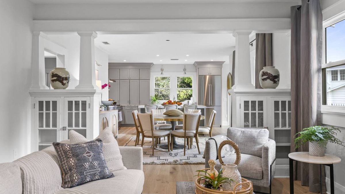 SoHo House | Hyde Park 🏠Totally Remodeled Historic Bungalow