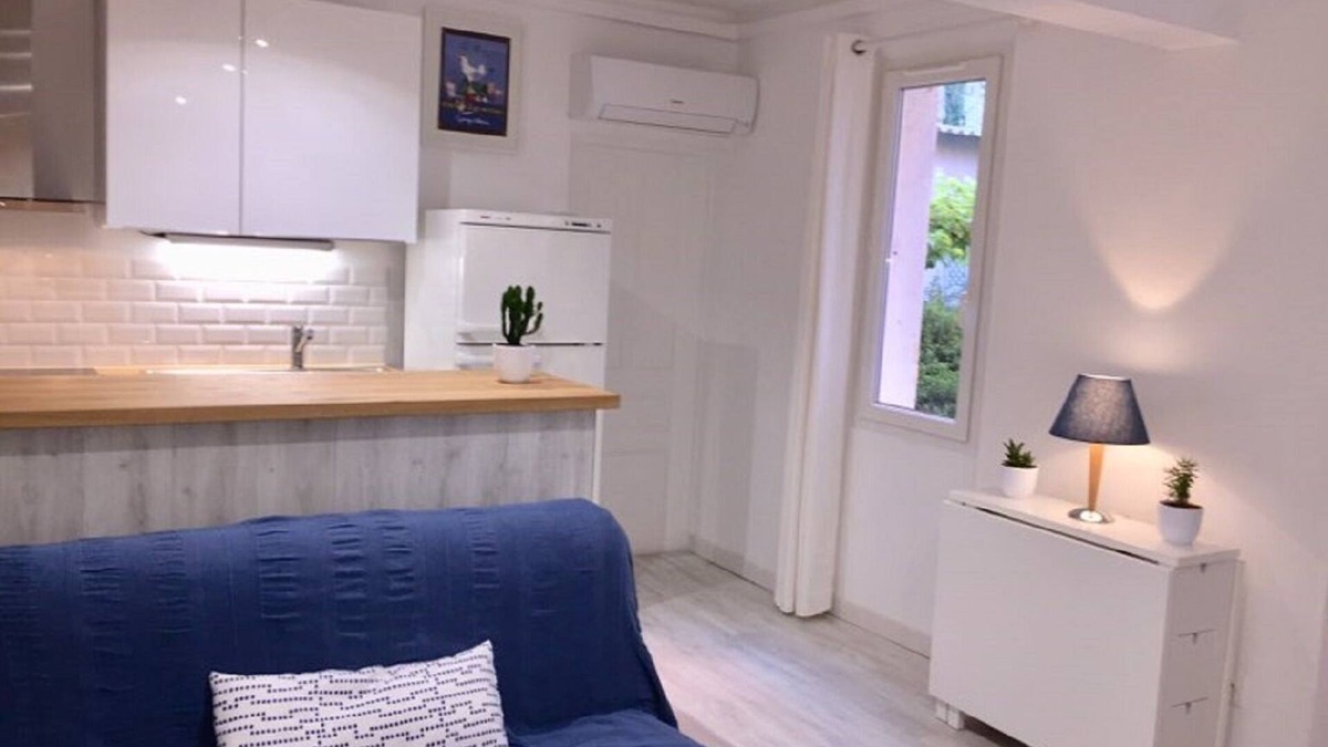 Hyeres City Centre Apartment | HYERES city center: charming studio in excellent condition - special discount end of August