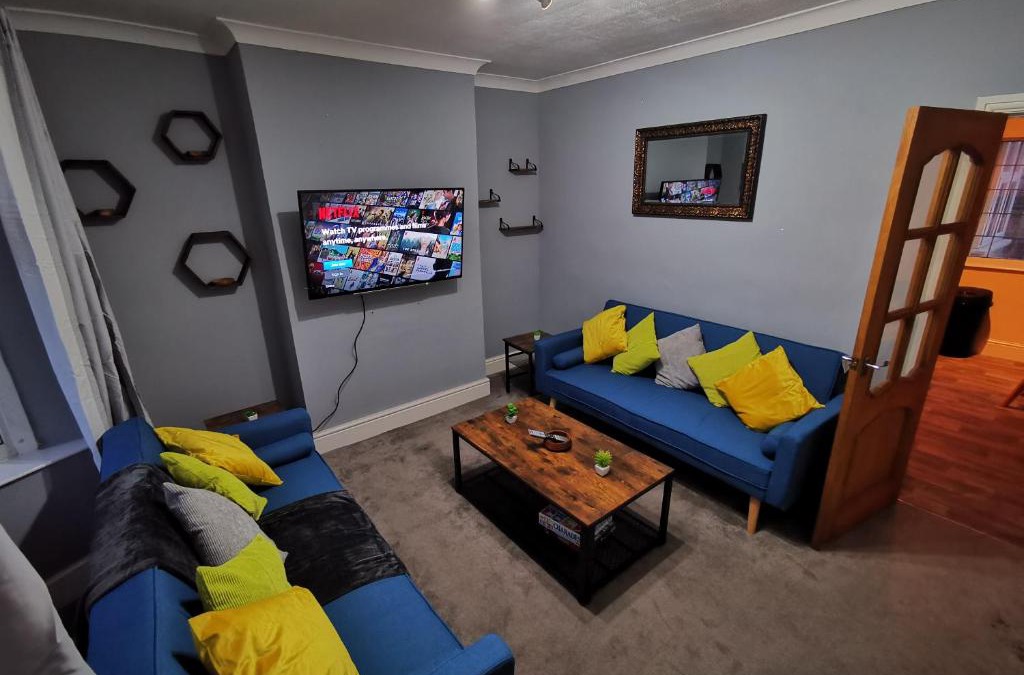 Wolverhampton House | i Amazing 5 Beds Sleeps 5 Workers Or Families by Your Night Inn Group