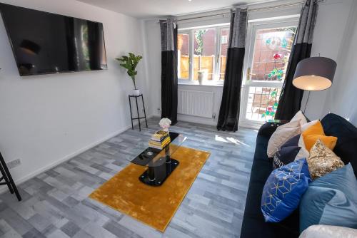 Thamesmead East House | I Love London! A STUNNING 2Bed Home Sleeps 1-4!