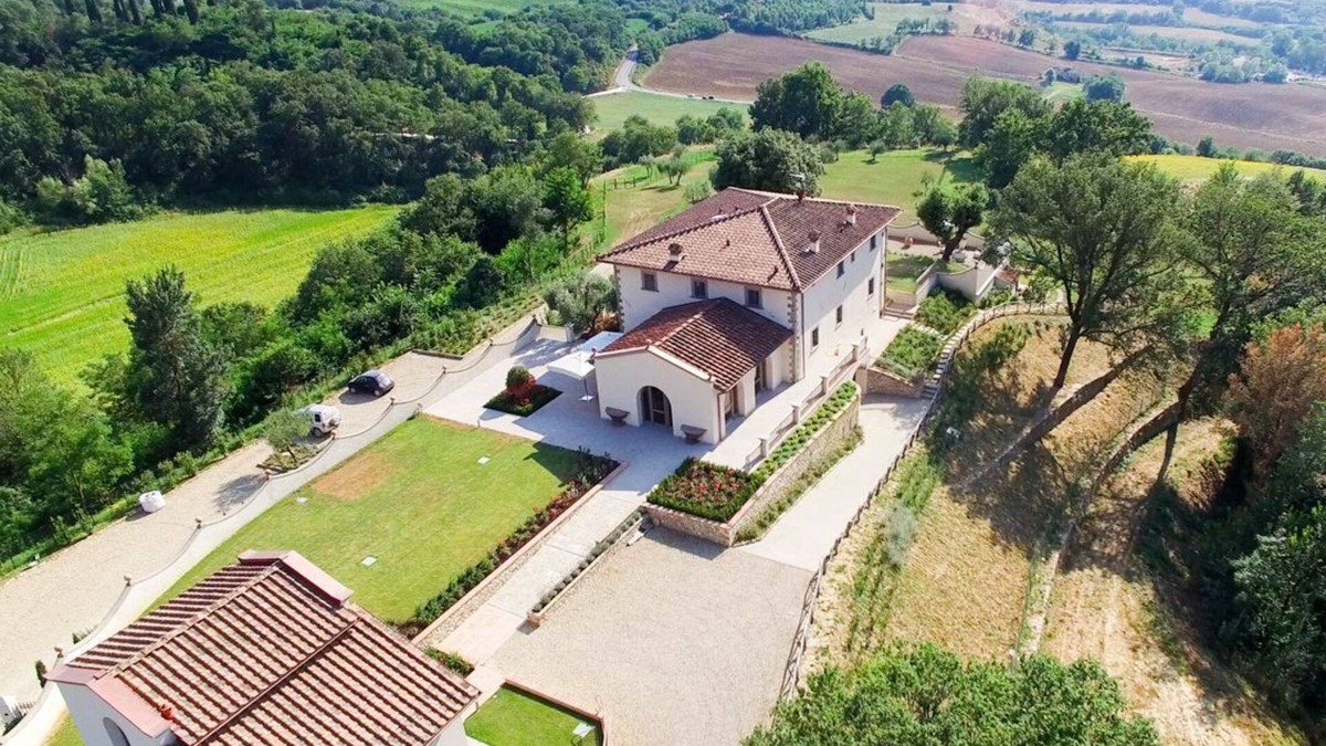 Reggello Villa | I Tebaldi - Eight Bedroom Villa, Sleeps 18