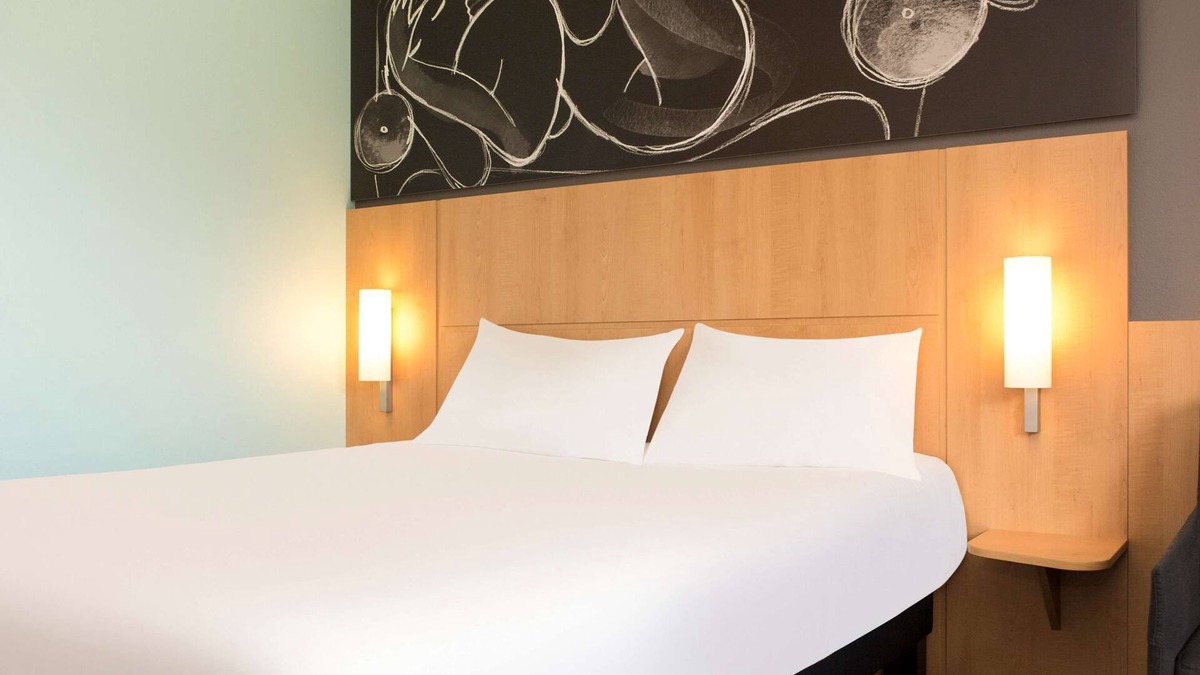 Thielle-Wavre Hotel | Ibis 3 Lacs Neuchatel Hotel