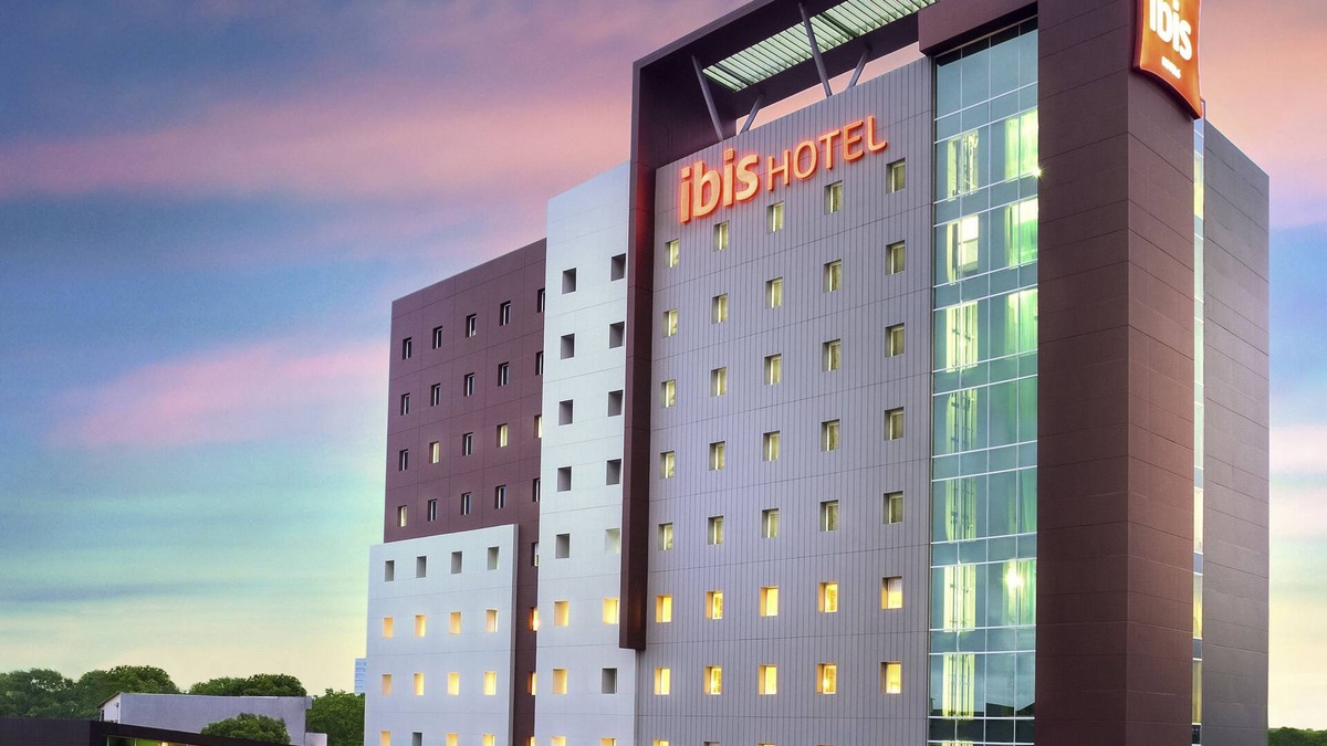 Losari Hotel | ibis Makassar City Center