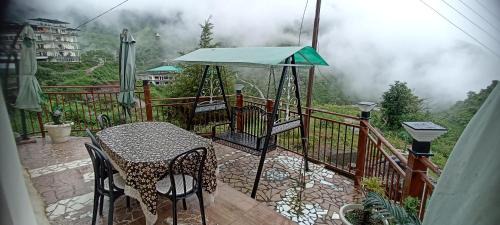 Mussoorie Hotel | Icebergs Mussoorie - A Boutique stay and 24 hrs roof top cafe