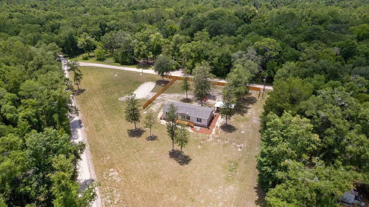 Lake City House | Ichetucknee Springs 2 MI - Fire Pit, Pavilion, & Grill