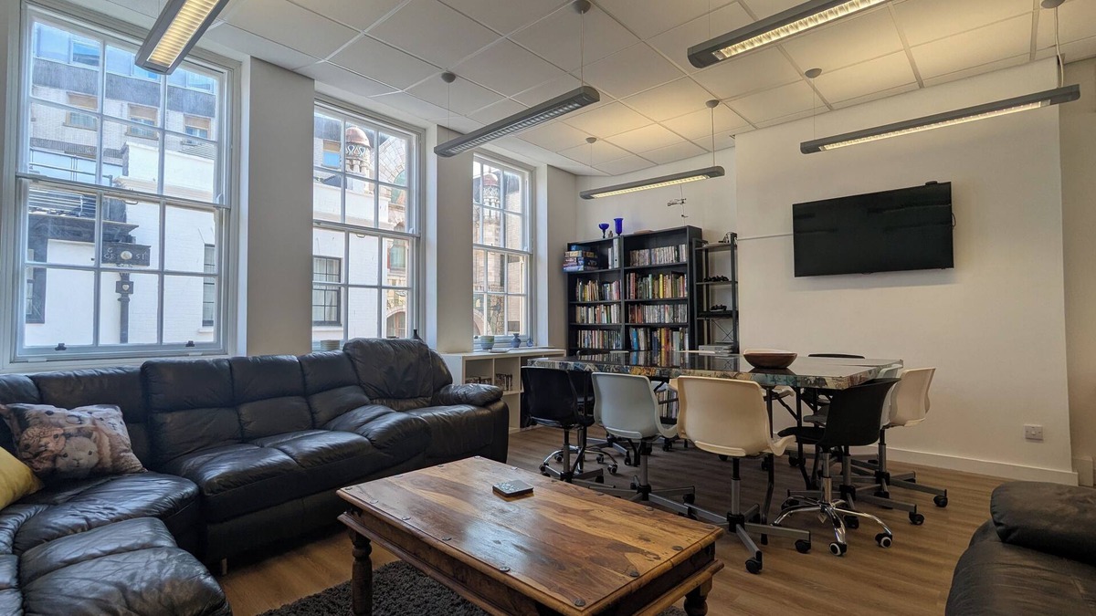 Bristol Old City House | Iconic 6BR eco-stay townhouse | Historic, central Bristol Old City | Sleeps 6–12